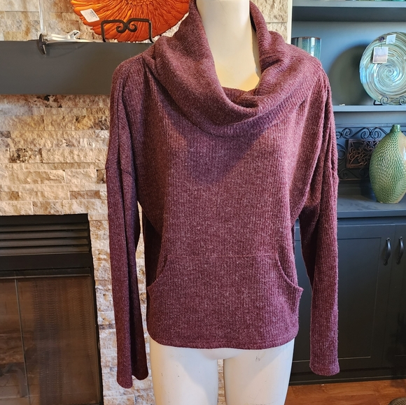 Very J Plum Colored 3/4 Sleeve Cowl Neck Sweater With Two Front Pockets Sz Small - Picture 3 of 6